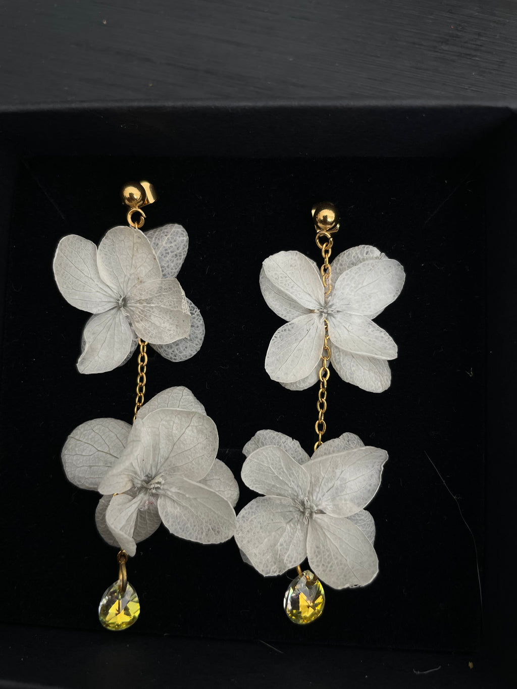 Boucle d’oreille double fleur et cristal - bleu pale