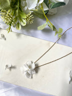 Collier simple avec hortensias stabilisé