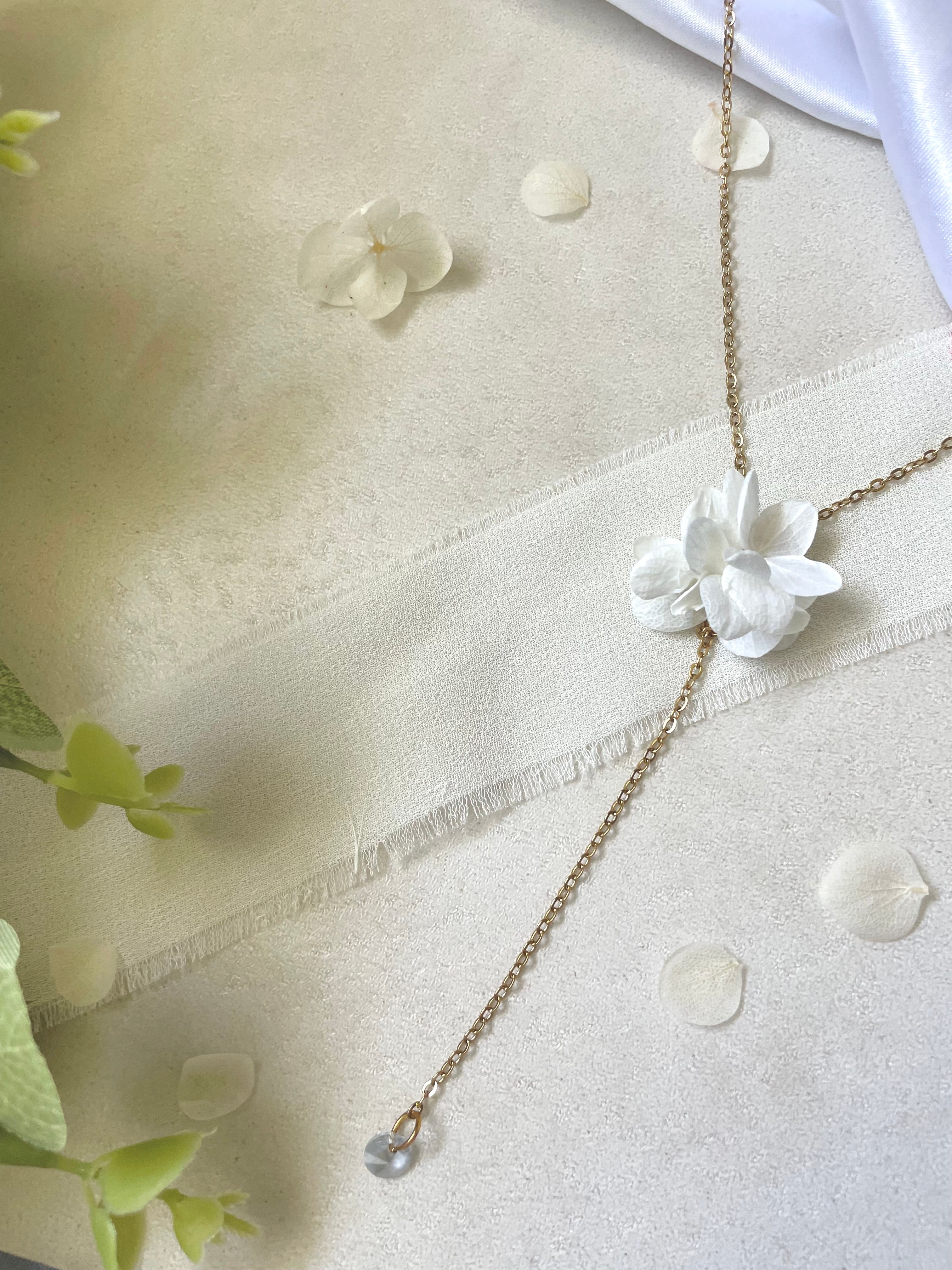 Collier Hortensia & Cristal – Chaîne fine dorée