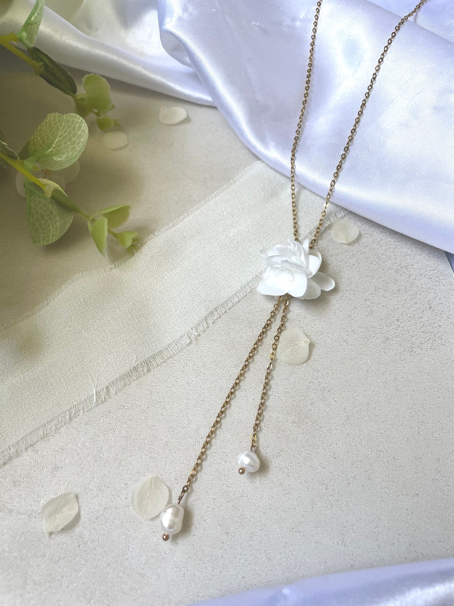Collier Double Chaîne & Perles – Hortensias stabilisé