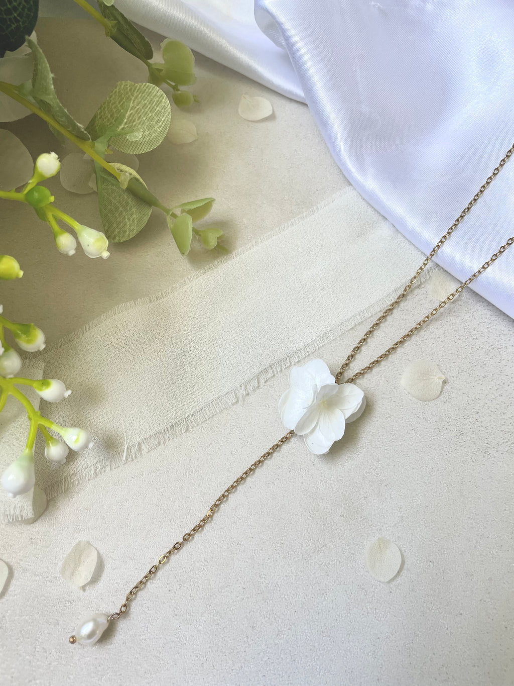 Collier Chaîne Fine & Perle – Hortensia stabilisé