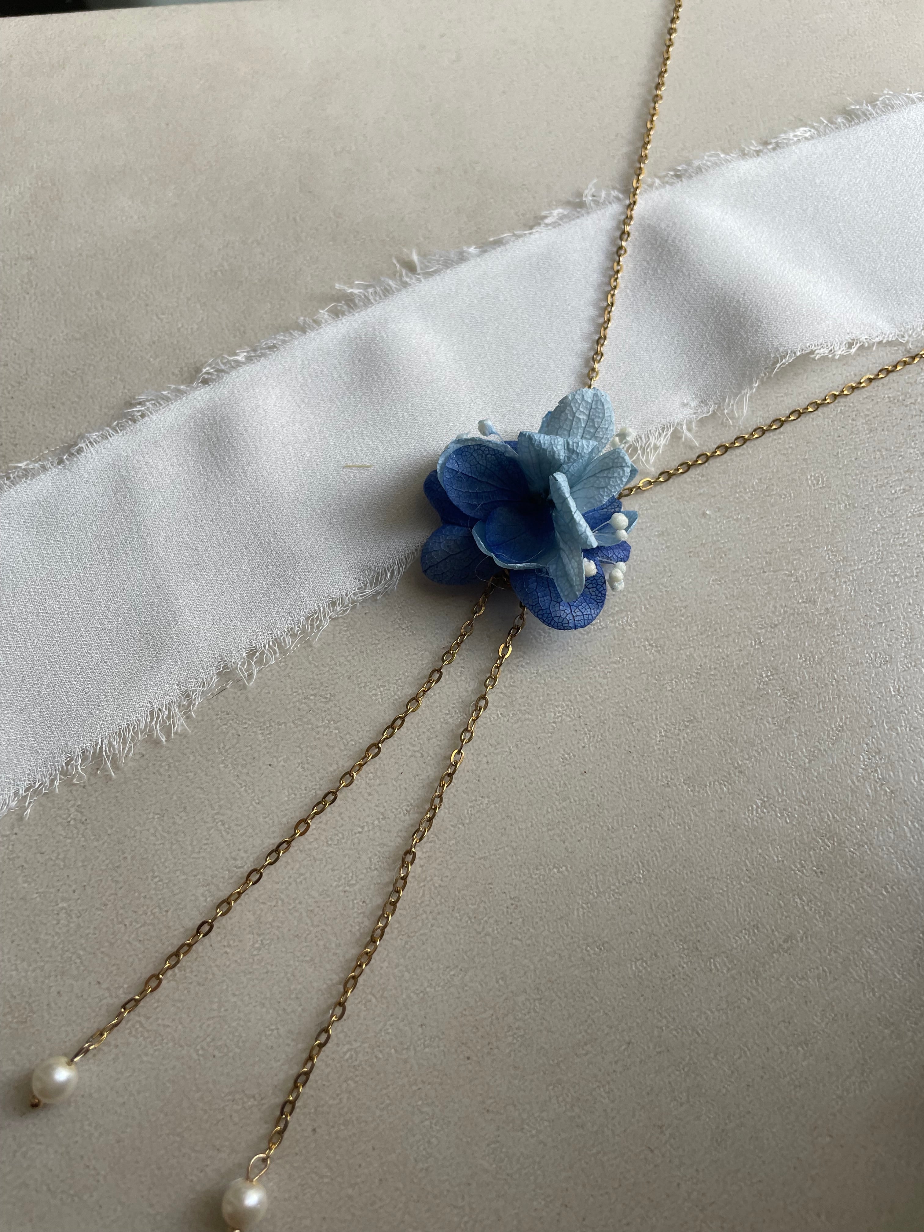 Collier Double Chaîne & Perles – Hortensias stabilisé