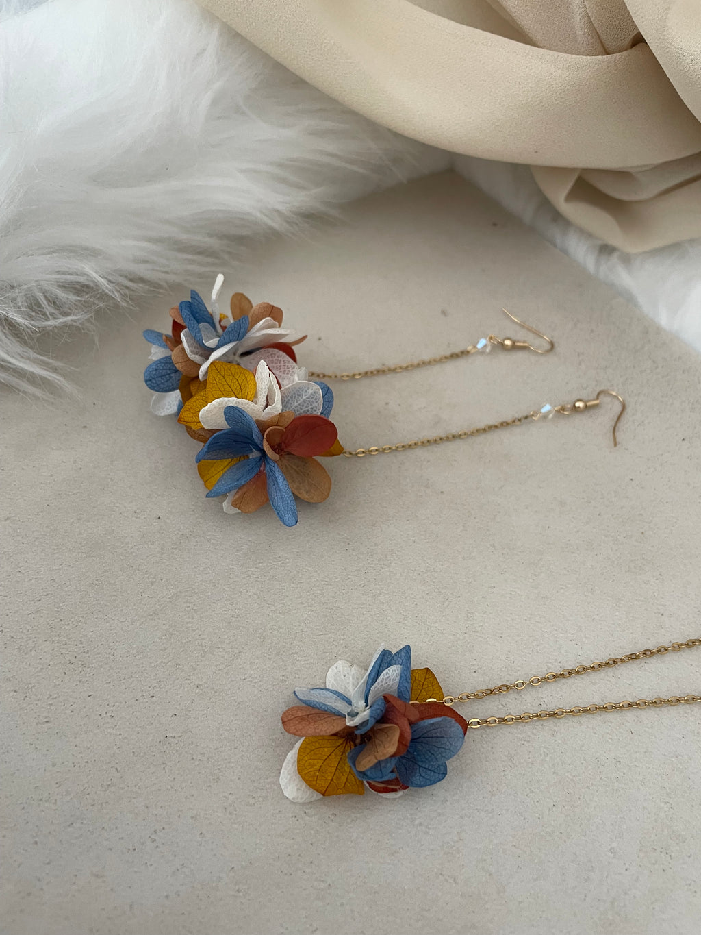 Collier simple avec hortensias stabilisé